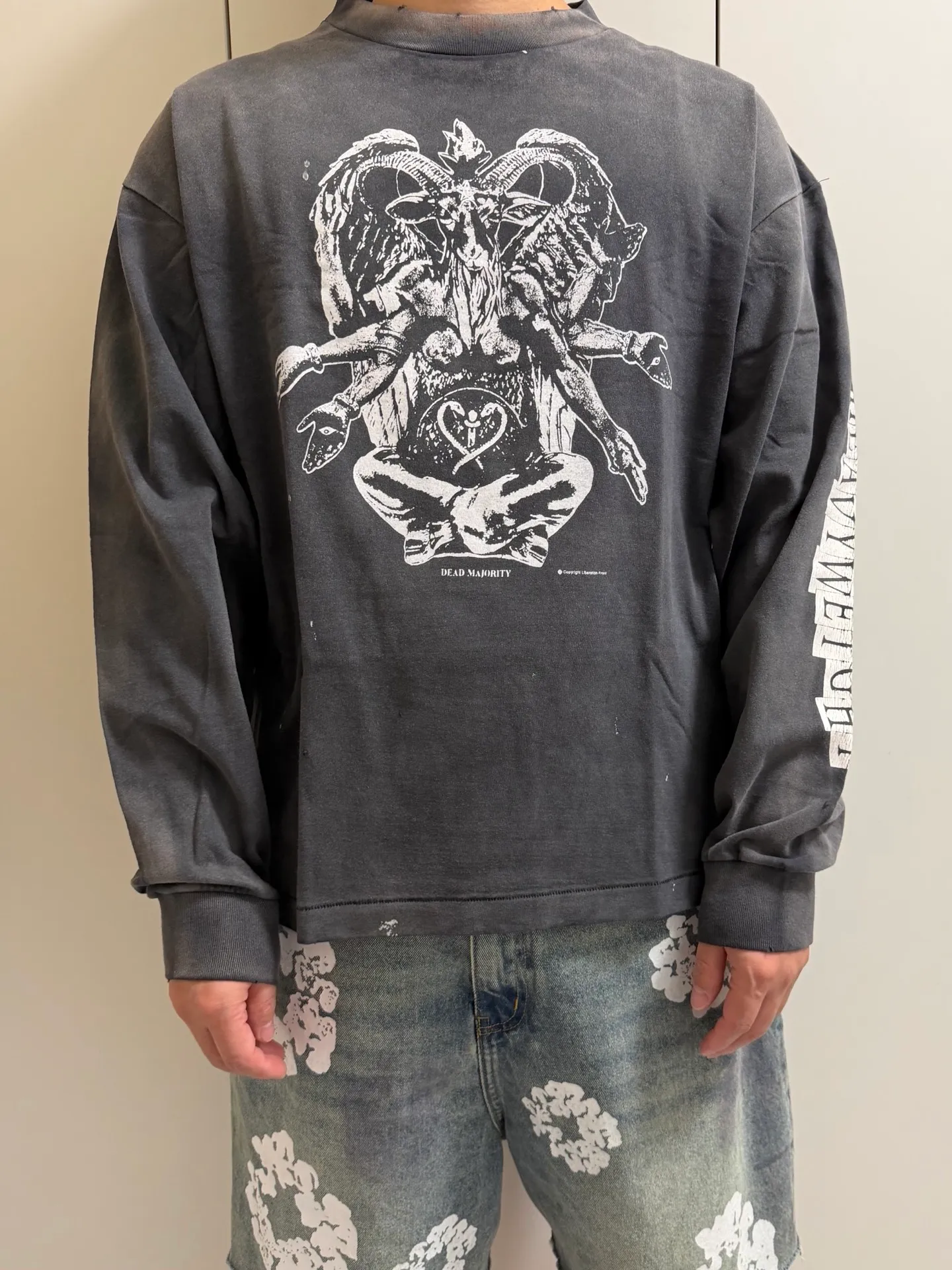 SAINT Mxxxxxx LS TEE/HEAVY WEIGHT/BLK sheep head devil distressed long sleeves, washed black S-XL 25 autumn and winter latest style, cylindrical side seam fabric, heavy wash water, faded and distressed, top printing technology, distressed crack treatment, correct version, original consistent main mark/washed mark/little angel anti-counterfeiting mark, hand-splashed ink graffiti, wormhole wear, top purchasing agent level